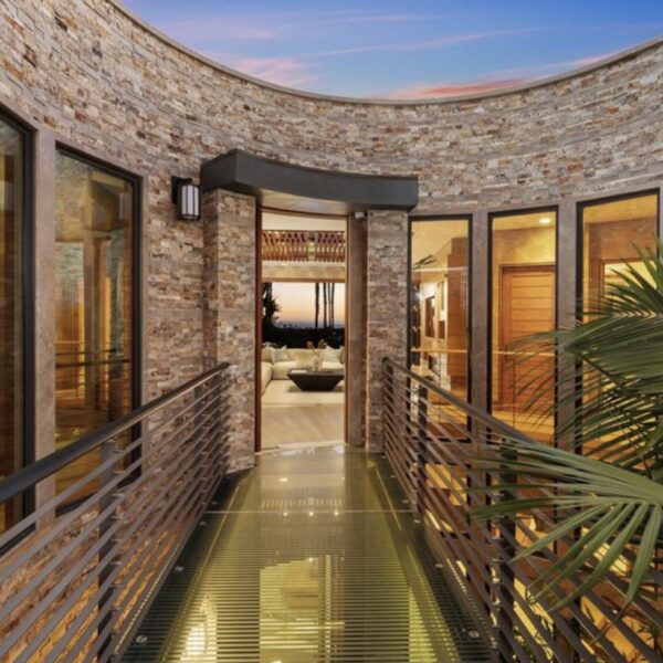 veneers can make a statement in every place.